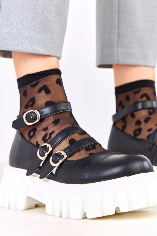 Czarne półbuty na traktorowej...