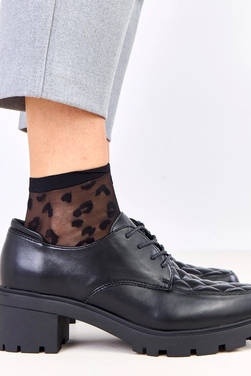 Czarne półbuty z pikowaną wstawką Kensey