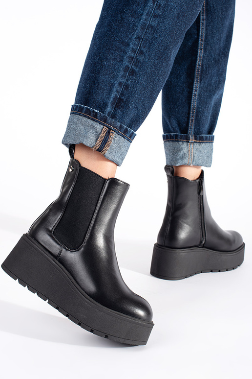 black INomens boots on a Inedge