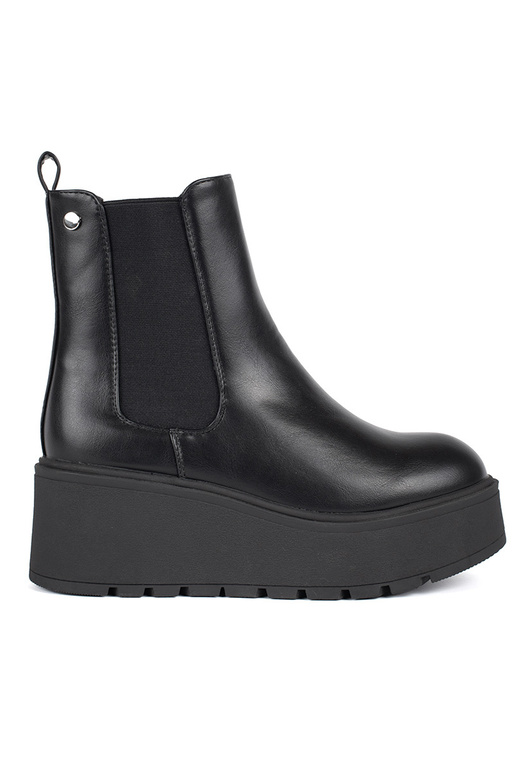 black INomens boots on a Inedge