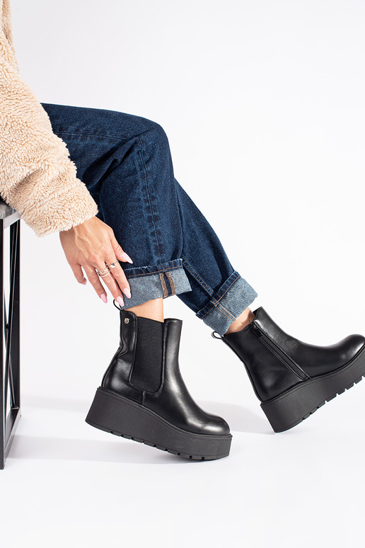 black INomens boots on a Inedge