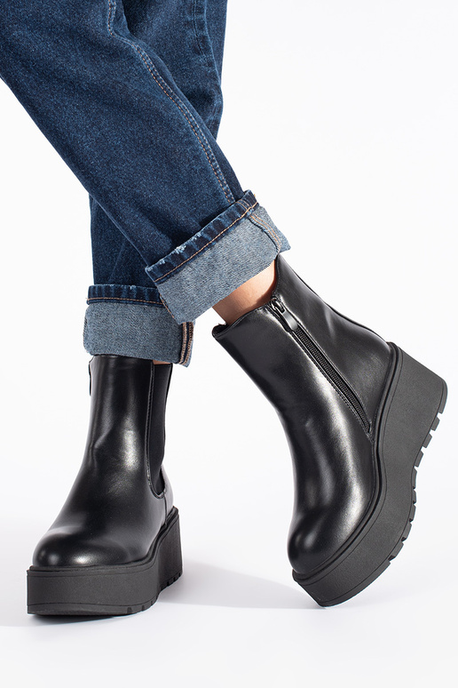 black INomens boots on a Inedge