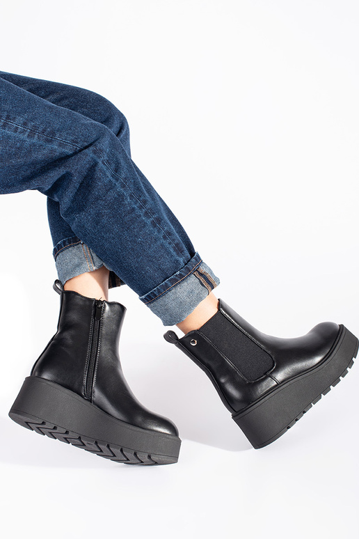 black INomens boots on a Inedge