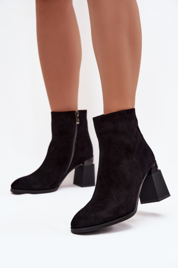Women's Boots Made of Natural Suede on Heel with Lining D&A CR52-718 Black