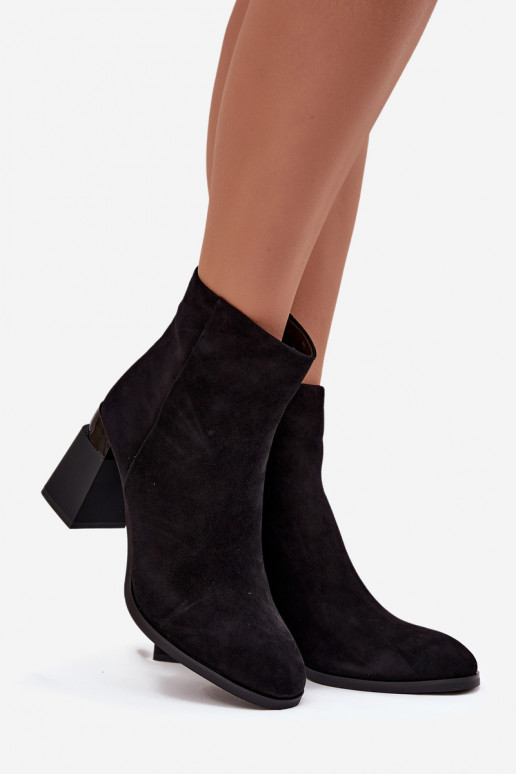Women's Boots Made of Natural Suede on Heel with Lining D&A CR52-718 Black