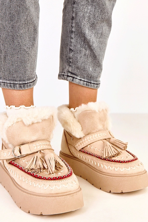 Beżowe śniegowce na platformie z... Beżowe śniegowce na platformie z...