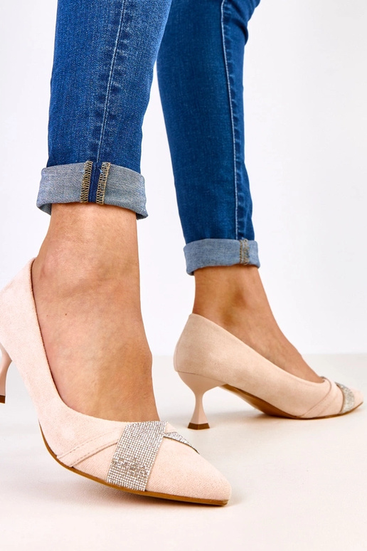 Beżowe czółenka na niskim obcasie z...