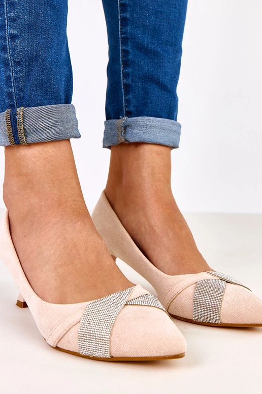 Beżowe czółenka na niskim obcasie z...