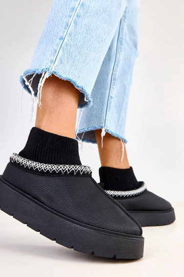 Czarne śniegowce ze...