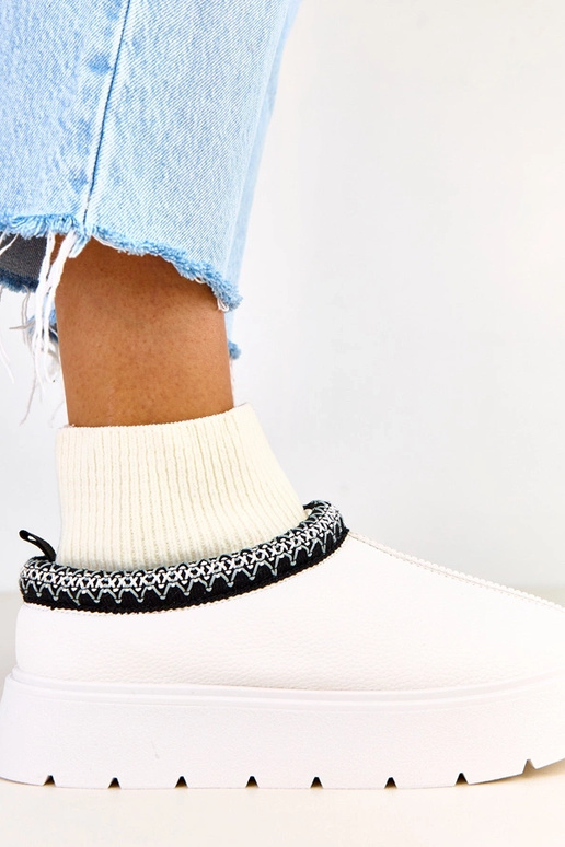 Białe śniegowce ze skarpetkową... Białe śniegowce ze skarpetkową...