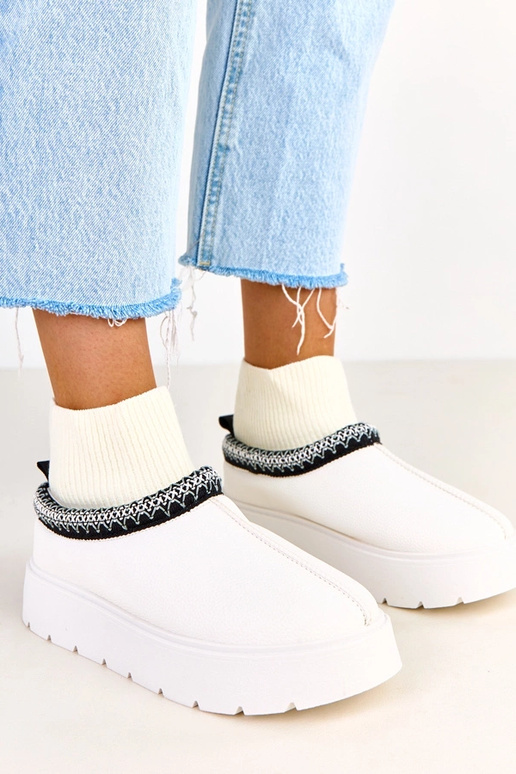 Białe śniegowce ze skarpetkową... Białe śniegowce ze skarpetkową...