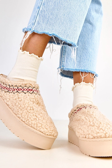 Beżowe niskie śniegowce na platformie Royana 2