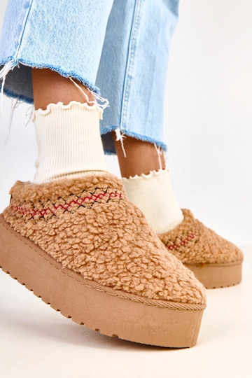 Ciemnobeżowe niskie...