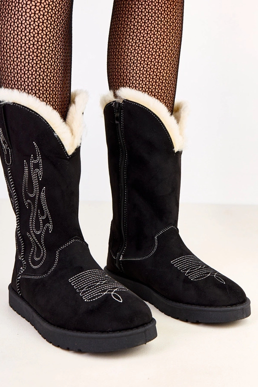 Czarne śniegowce z haftem na cholewce... Czarne śniegowce z haftem na cholewce...