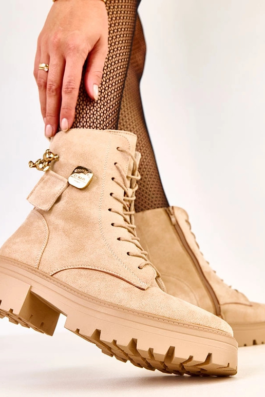 Beżowe traperki zdobione misiem i...