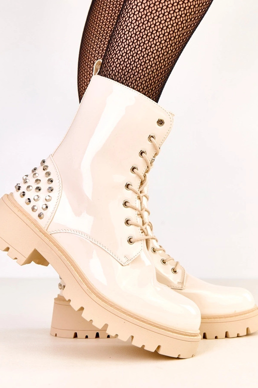 Beżowe traperki lakierowane z dżetami...