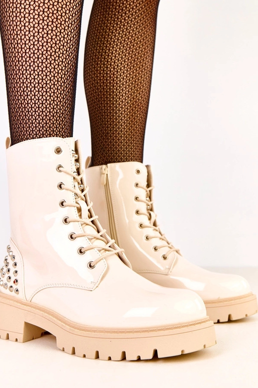 Beżowe traperki lakierowane z dżetami...