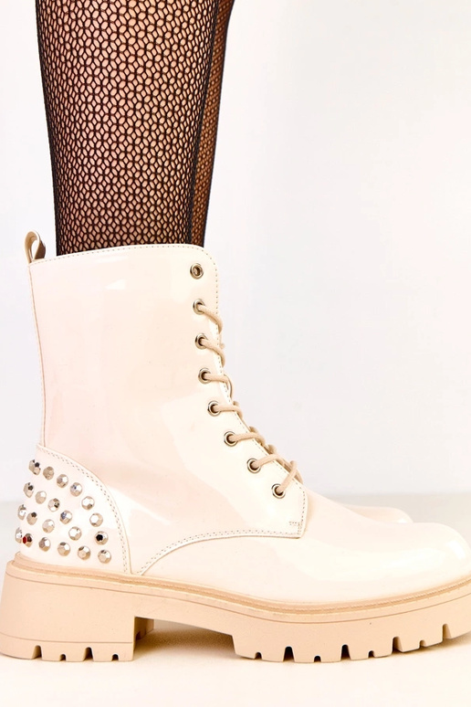 Beżowe traperki lakierowane z dżetami...