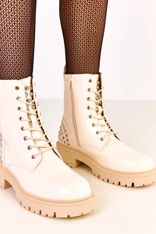 Beżowe traperki lakierowane z dżetami...