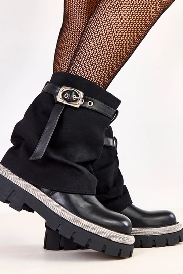 Czarne botki z wywiniętą...