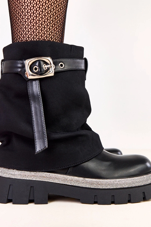 Czarne botki z wywiniętą cholewką i...