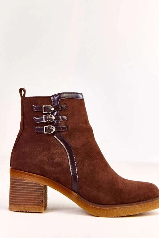 Brązowe botki na słupku zdobione...