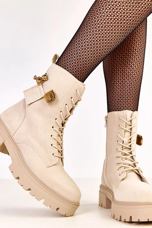 Beżowe traperki damskie zdobione...