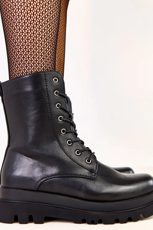 Czarne klasyczne traperki damskie z...