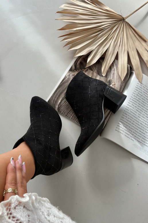 Botki Damskie Na Słupku Ze Zdobieniem D&A MR52-133 Czarne