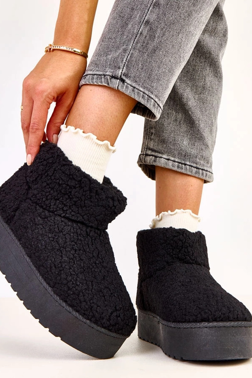 Czarne śniegowce z cholewką z... Czarne śniegowce z cholewką z...