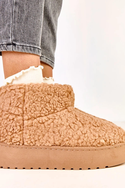 Jasnobrązowe śniegowce z cholewką z... Jasnobrązowe śniegowce z cholewką z...