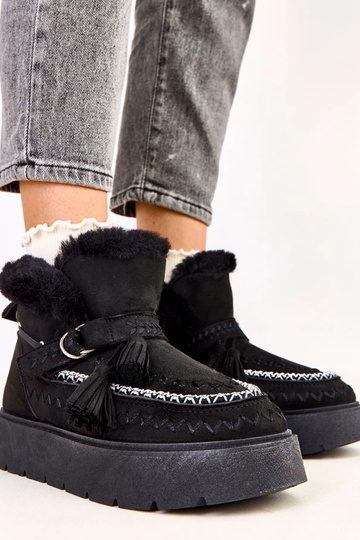 Czarne śniegowce na...