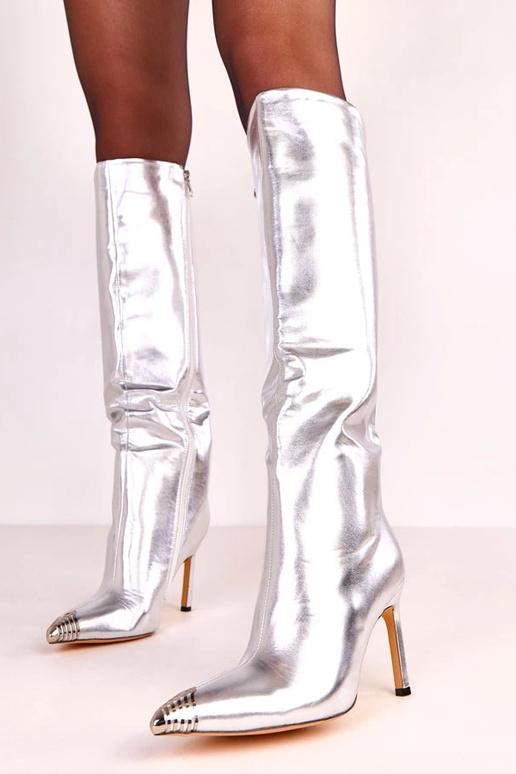 Srebrne kozaki eleganckie z metalowym...