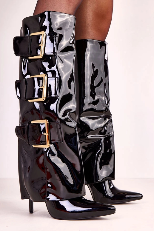 Czarne kozaki lakierowane z wywiniętą...