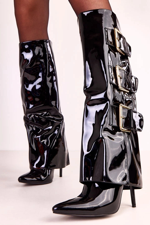 Czarne kozaki lakierowane z wywiniętą...