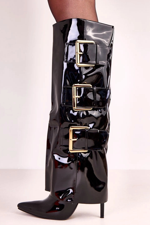 Czarne kozaki lakierowane z wywiniętą...