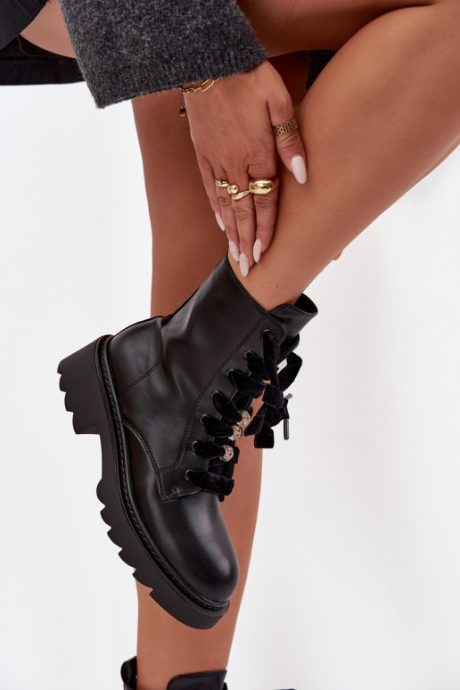 Insulated Women's Boots with Decorative Lacing Black Elindra