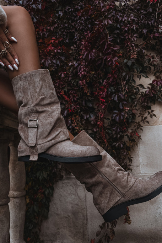 yiniętą Choleką    Minelle