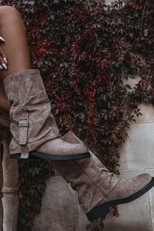 yiniętą Choleką    Minelle