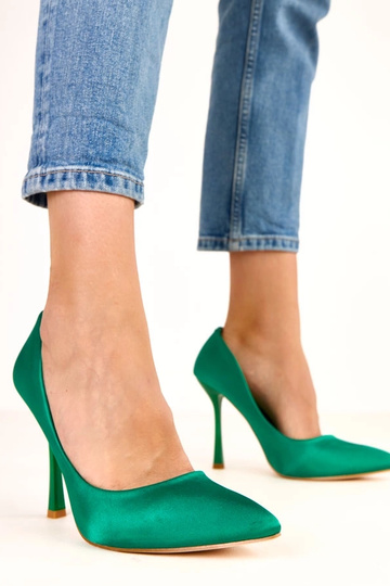 Zielone szpilki z satynowym...