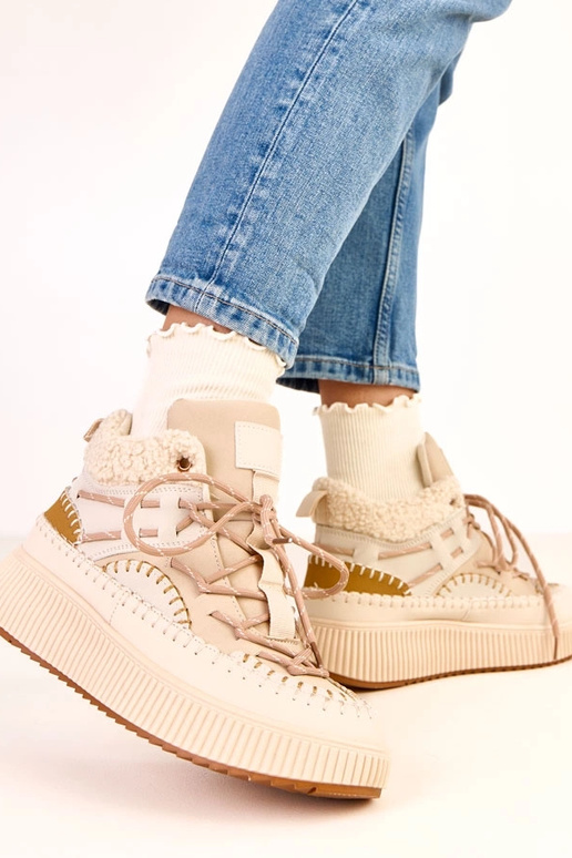 Beżowe sznurowane śniegowce z... Beżowe sznurowane śniegowce z...