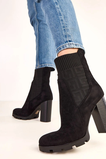 Czarne botki na słupku z... 2