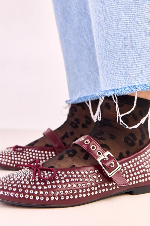 Bordowe baleriny zdobione ćwiekami i... Bordowe baleriny zdobione ćwiekami i...