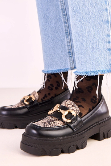 Czarne mokasyny z motywem...