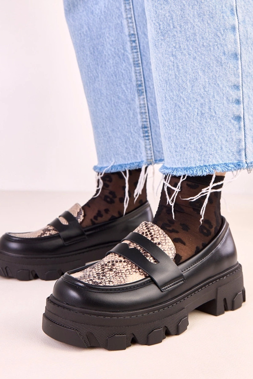 Czarne mokasyny z motywem skóry węża... Czarne mokasyny z motywem skóry węża...