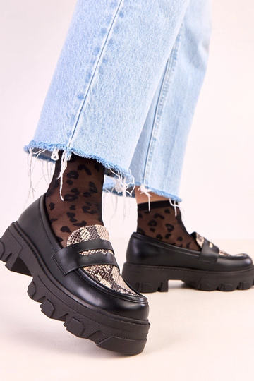 Czarne mokasyny z motywem... 2