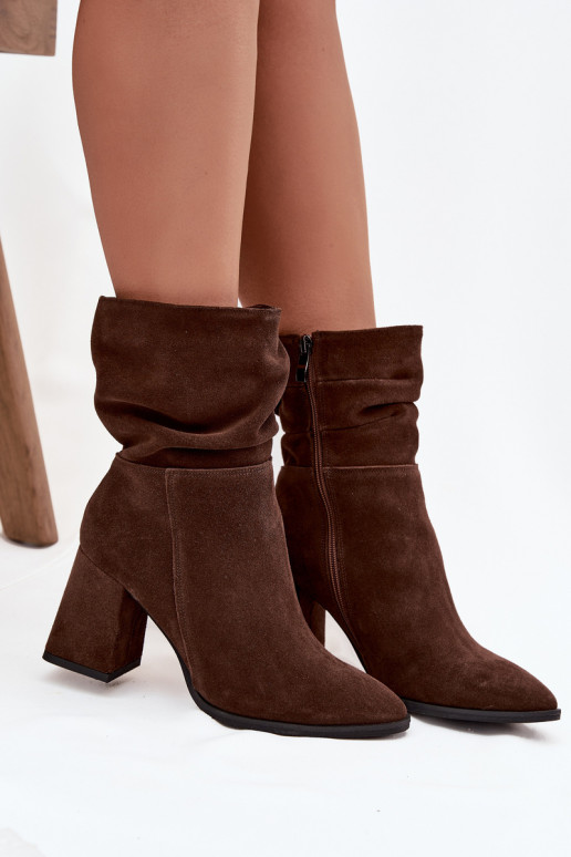Ankle boots made of genuine suede lined on heel with ruffle Zazoo 4216 Chocolate Ankle boots made of genuine suede lined on heel with ruffle Zazoo 4216 Chocolate