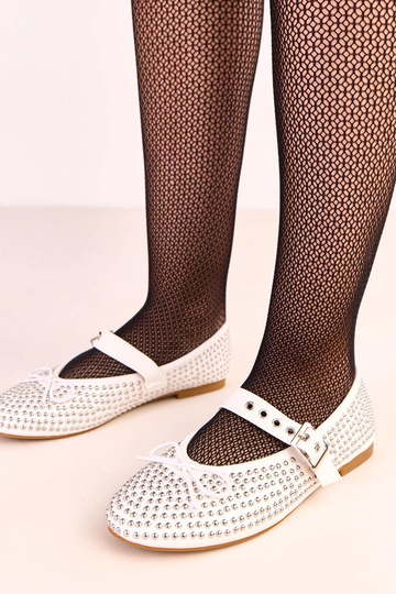 Białe baleriny zdobione...