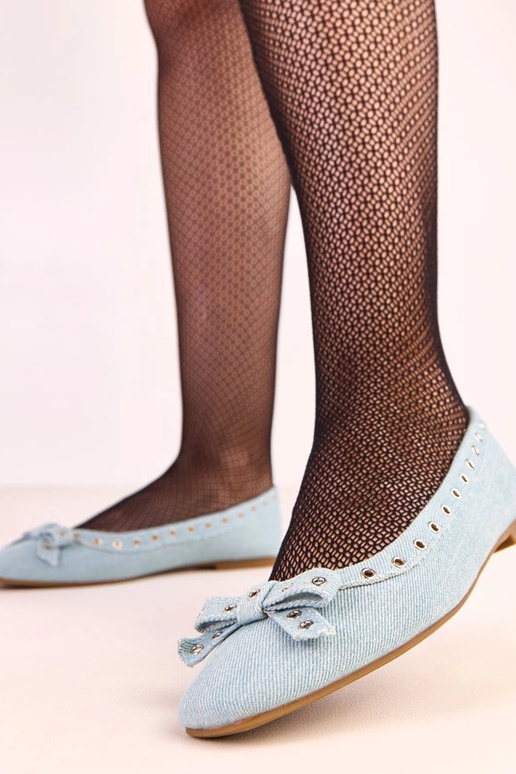 Jeansowe baleriny z ozdobnymi oczkami...