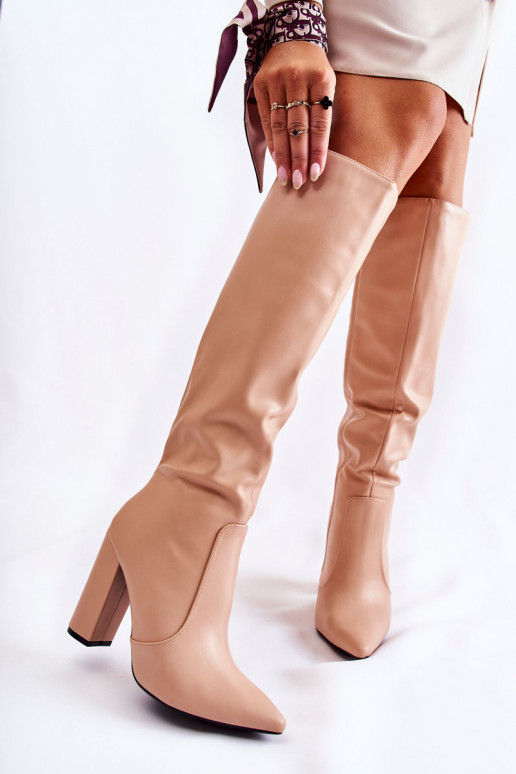 Classic Boots On A Post Nude Mayra Classic Boots On A Post Nude Mayra